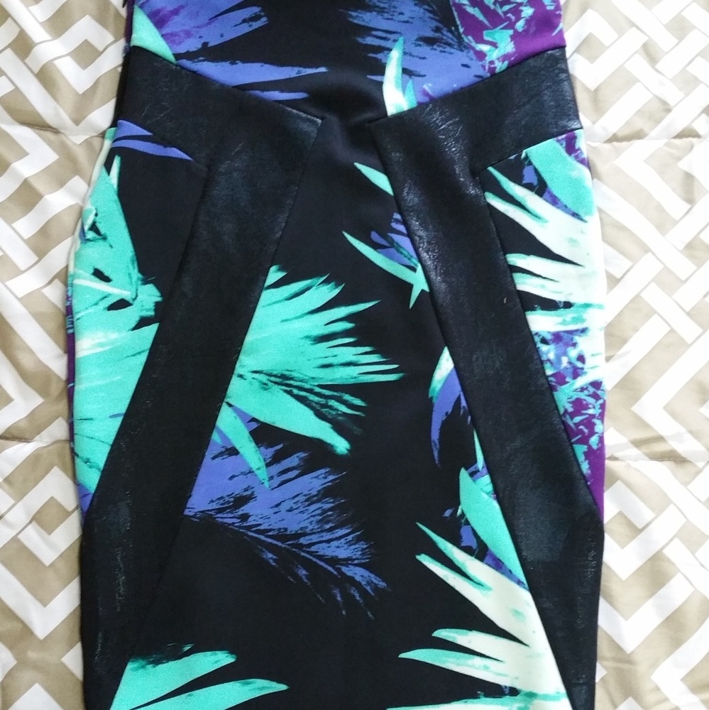 2B Bebe Tropical Pencil Skirt
